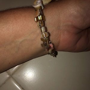 BNWOT Gorgeous shell bracelet